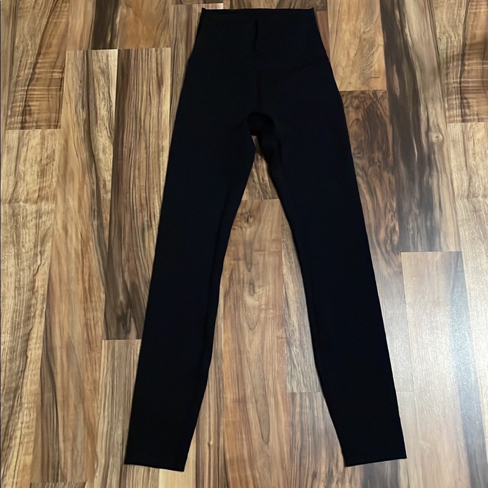 Womens Lululemon wunder trains size 0!